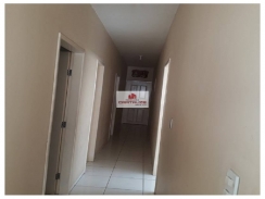 Casa com 4 quartos, sala ampla, cozinha, forro concreto