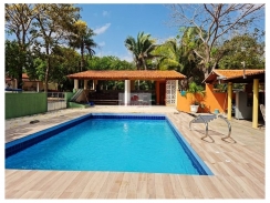 Sítio com 4,2 hectares (84x500), casa principal com piscina e área de apoio