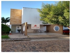 Casa duplex, condomínio fechado, com 4 quartos, sendo 2 suítes, + 2 suítes reversíveis