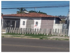 Casa com 4 quartos, 1 suíte, banheiro social, sala