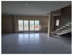 Sítio com 3 hectares, casa duplex, alto padrão, piscina, inúmeras fruteiras
