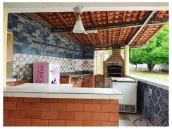 Sítio com 12.800m2, murado, com casa sede com 1 suíte