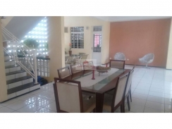 Casa Duplex, 4 quartos sendo 3 suítes, com 4 vagas na garagem