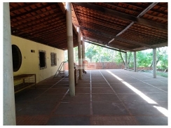 Sitio com 10 hectares, vila do BEC, com casa sede